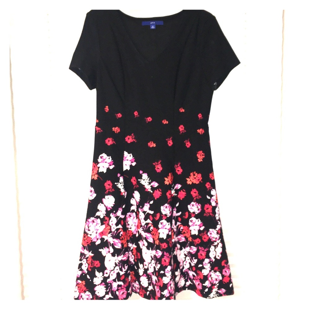 Apt. 9 short sleeved v-neck dress